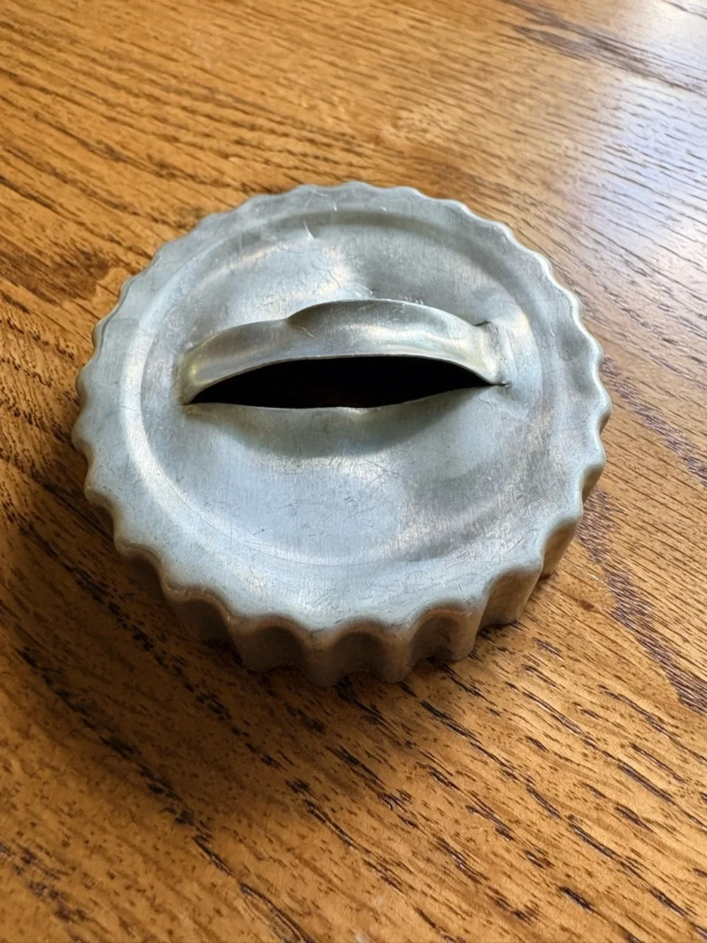 Vintage round metal tin scalloped cookie biscuit cutter